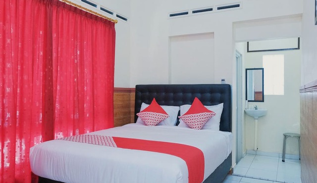 OYO 1190 Griya Soeratin Residence Syariah in Pacitan
