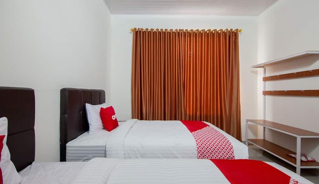 OYO 1819 Aries Hotel in Siborongborong