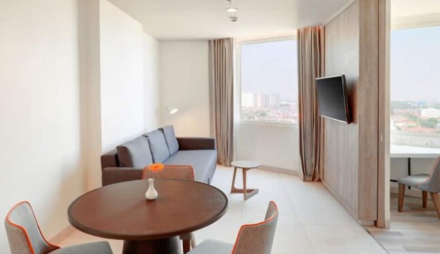 HARRIS Hotel & Conventions Bundaran Satelit Surabaya in Surabaya
