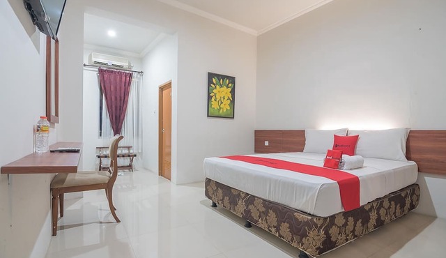 RedDoorz near Alun Alun Subang in Subang