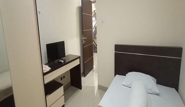 Giant Kost in Gading Serpong