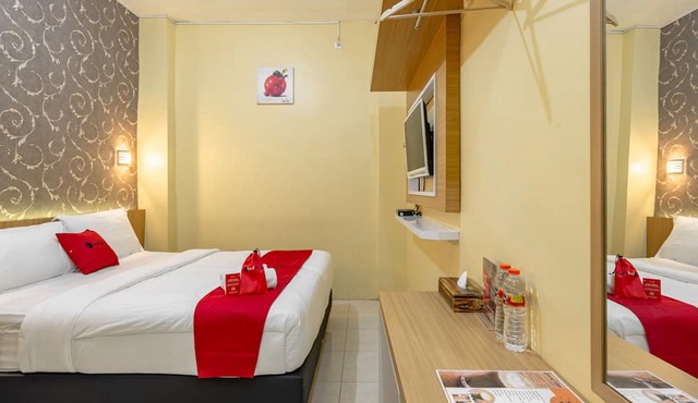 RedDoorz near Dino Park in Batu