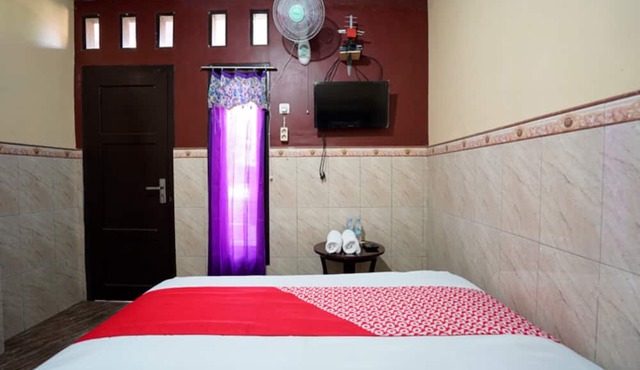 OYO 927 Carina Hotel in Pacet