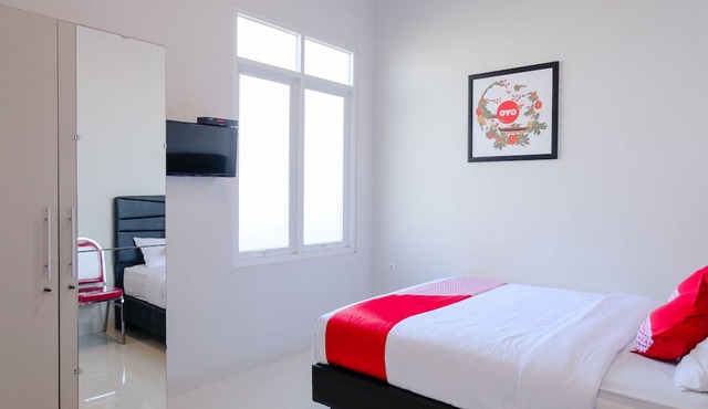 OYO 995 Alice's Homestay Syariah in Jember