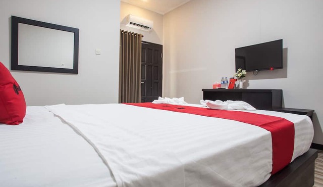RedDoorz Plus near Banyuwangi Airport in Rogojampi
