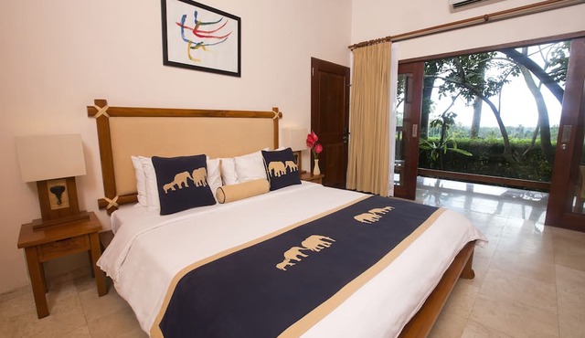 Mason Elephant Lodge in Taro