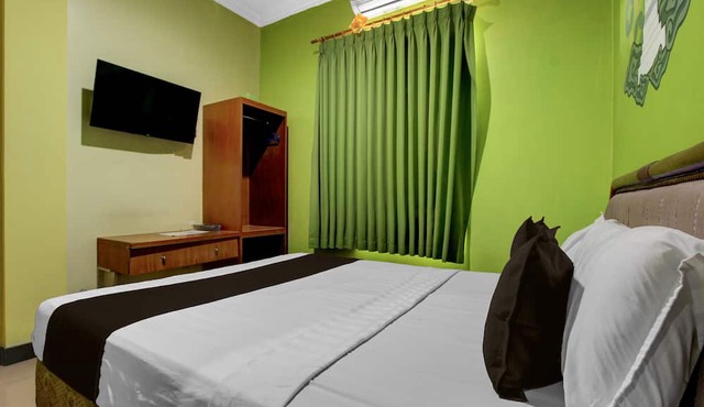 OYO 512 Ndalem Mantrijeron Hotel