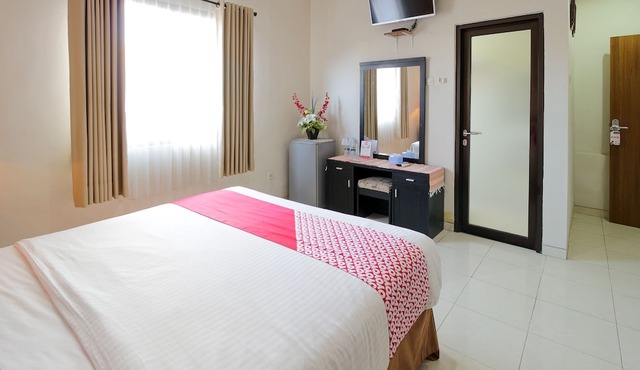 OYO 734 Tuban Torres Accomodation in Tuban