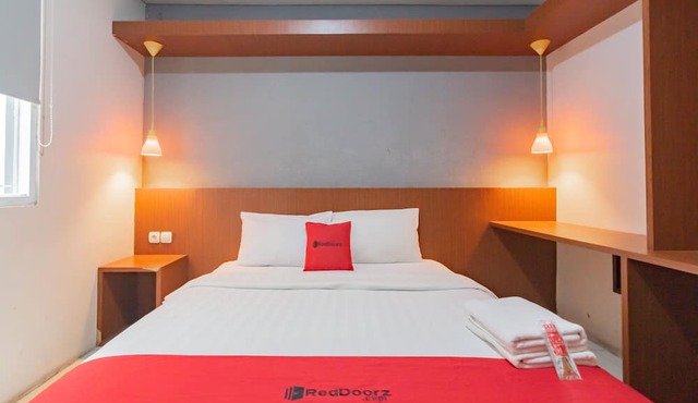 RedDoorz Plus @ Dago Pojok 3 in Bandung