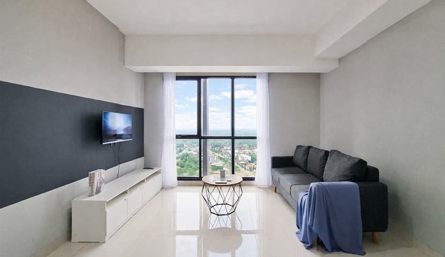 Homey And Spacious 3Br With City View At Apartment The Ayoma