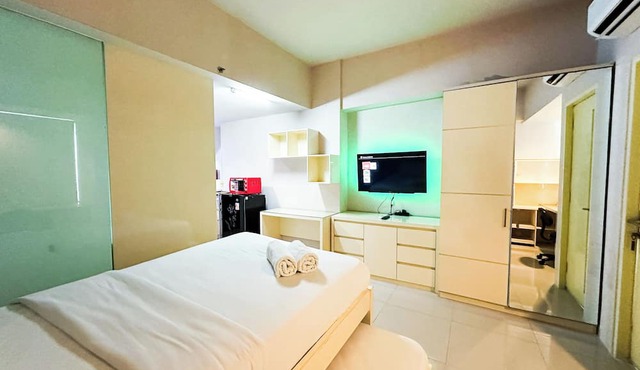 Modern Studio Near Petra Christian University At The Square Surabaya Apartment in Surabaya
