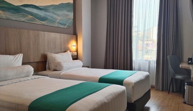 Front One Luxe Hotel Solo in Surakarta