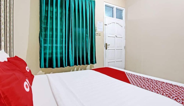 OYO 92287 Hotel Aji Mantoro in Belik