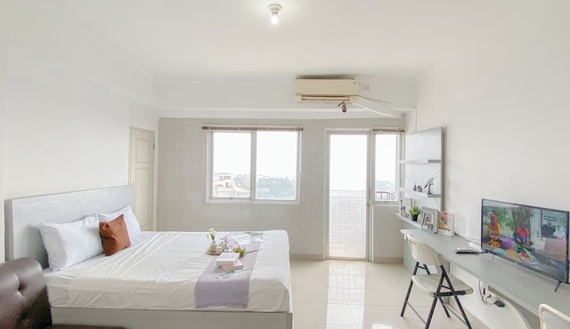 Warm And Good Studio Room At Park View Condominium Apartment in Depok