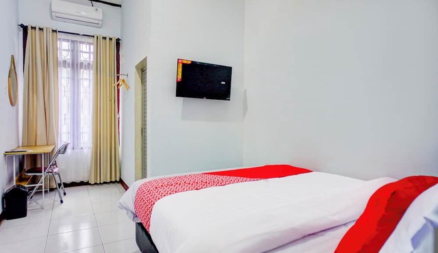 Hotel O Krakatau Near Universitas Muhammadiya Sumatra Utara (UMSU) in Medan