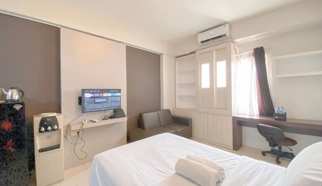 The Artisan Abode Studio Room At Pinewood Apartment in Cileunyi