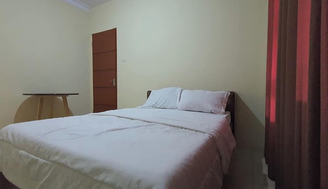 Hotel O Kost Reski 1 Near Pasar Rakyat Limbung in Limbung