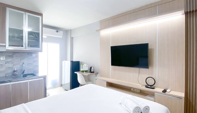 Cozy Living And Homey Studio Room Cinere Resort Apartment in Depok