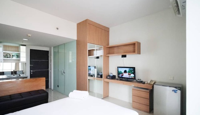 Best Choice And Homey Studio At The Square Apartment in Surabaya