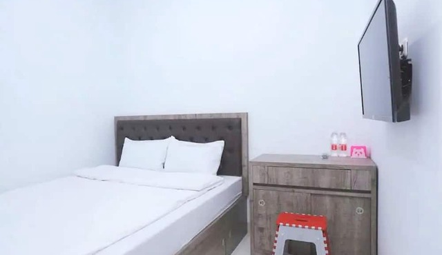 OYO Life 92883 Kost Ratana Cengkareng Syariah in Jakarta