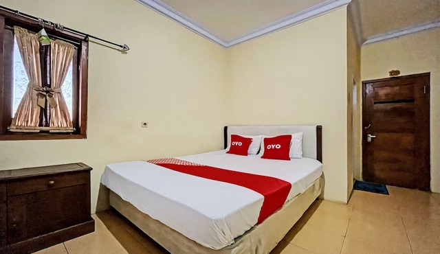 OYO 93422 Villa Tirto in Mojokerto