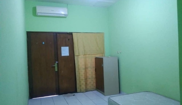 OYO Life Kost ijo Tembok Tinggi in Jakarta