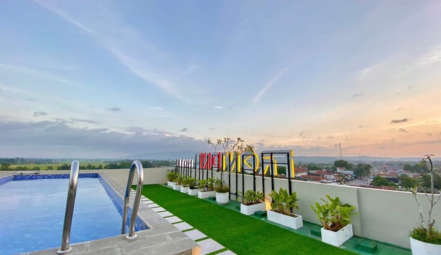 Front One Hotel Gombong in Gombong