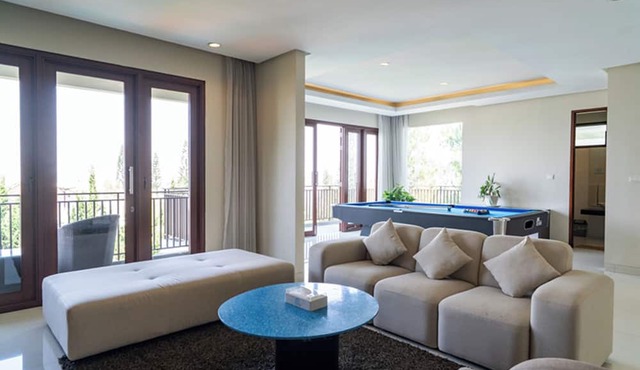 Morning Breeze City View 5Br Heated Pool Billiard in Cimenyan