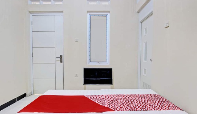 OYO 93208 Guest House Cemara 2 in Brebes
