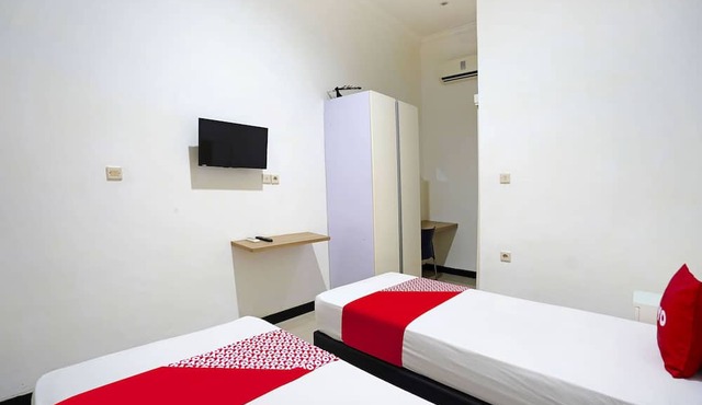 Hotel O Ruby Homestay Syariah in Surabaya