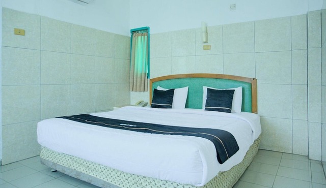 Luxury Deluxe DBL Retreat W/Free WiFi and Parking in Palembang