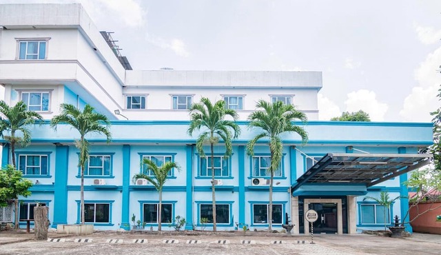 Luxury Deluxe DBL Retreat W/Free WiFi and Parking in Pekanbaru