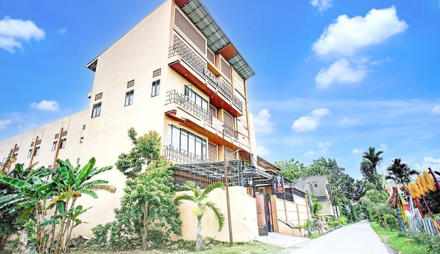 Luxury Deluxe DBL Retreat W/Free WiFi and Parking in Medan