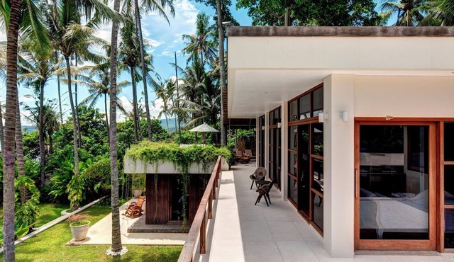 Villa Gita Segara, Bali - White sands Elegance: Luxury Villa by the Sea! in Candidasa