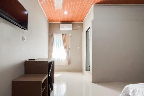 RedDoorz Syariah at Penginapan Kamalo Padang in Duku