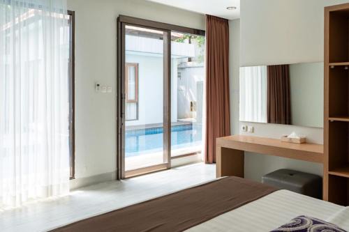 Kirei Mountain View Villa 7 Bedrooms With a Private Heated Swimming Pool in Bandung