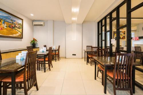 Townhouse Oak Hotel Niaga Surabaya in Surabaya