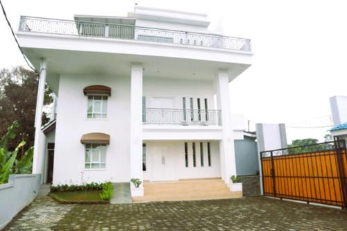 De Peak Point Villa by BWB Lembang in Bongkar 2