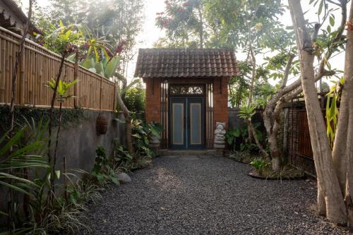 Arta Wooden House in Sukawati