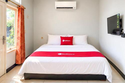 RedDoorz Syariah at Rahma Guesthouse in Cigalugur