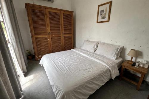 riski tulen guest house in Tegal