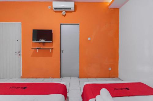 RedDoorz Syariah near BTC Fashion Mall in Bandung