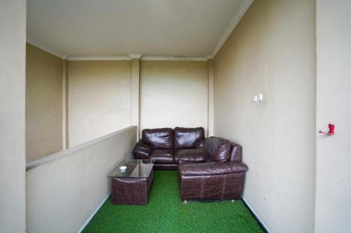 RedDoorz near Padang Golf Adisucipto in Potrojayan