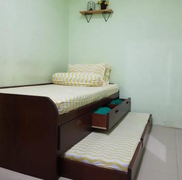 Rumah Luas isi tiga Kmr dan banyak tempat tidur in Batu