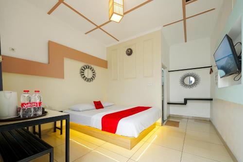 RedDoorz at Jalan Otista Karawang in Karawang