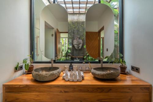 Villa Yuka - Luxury 5BR Ubud Villa, 15m Pool & Jungle Views in Ubud