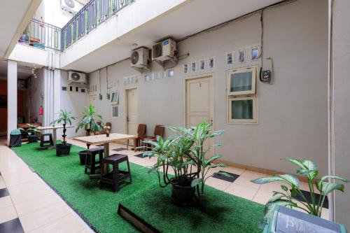 RedDoorz Syariah near Grand Kota Bintang
