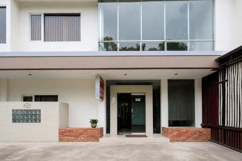 Hotel O near Balikpapan International Airport formerly Barkah Guest House in Balikpapan