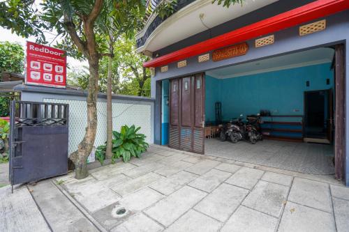 RedDoorz Syariah near Monumen Jogja Kembali in Yogyakarta