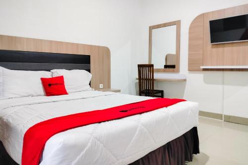 RedDoorz at Jalan Perintis Kemerdekaan Makassar in Pacinongong